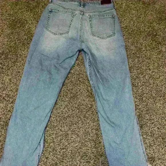 Hollister High Rise Mom Jeans - Picture 2 of 3